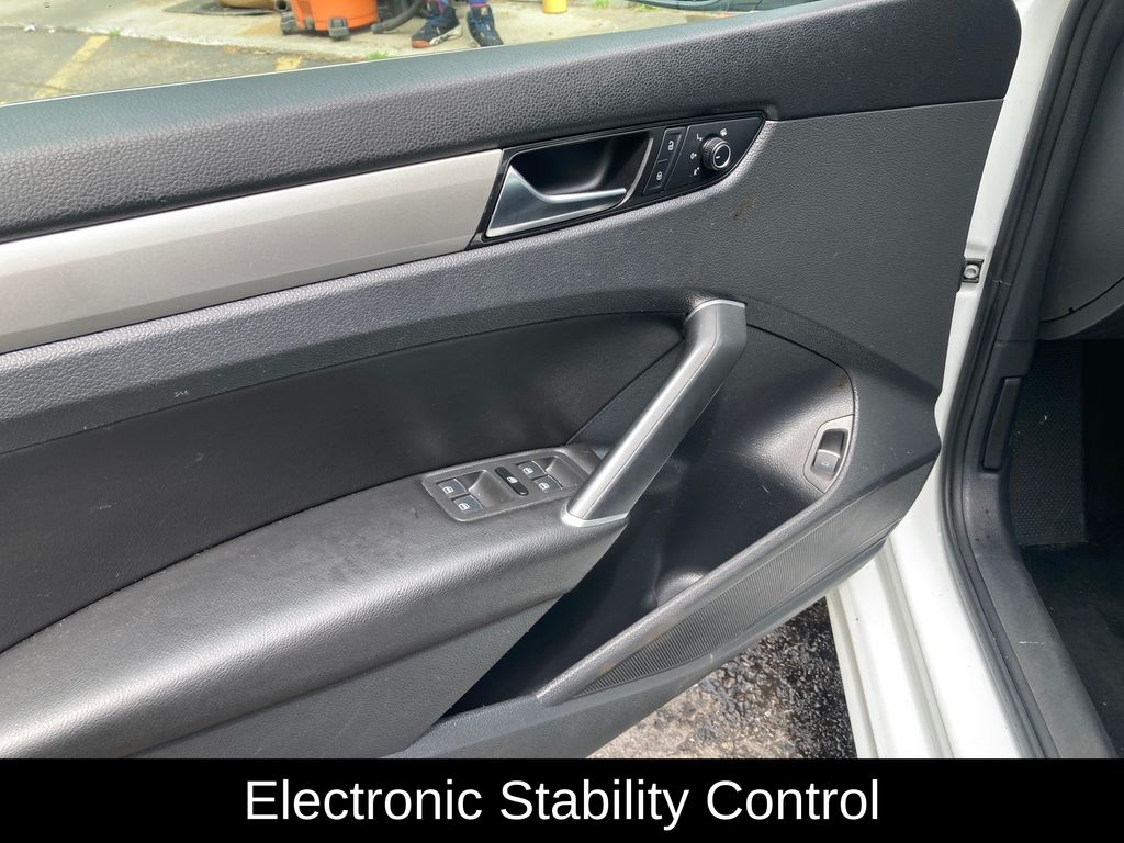 2022 Volkswagen Passat SE - Photo 13