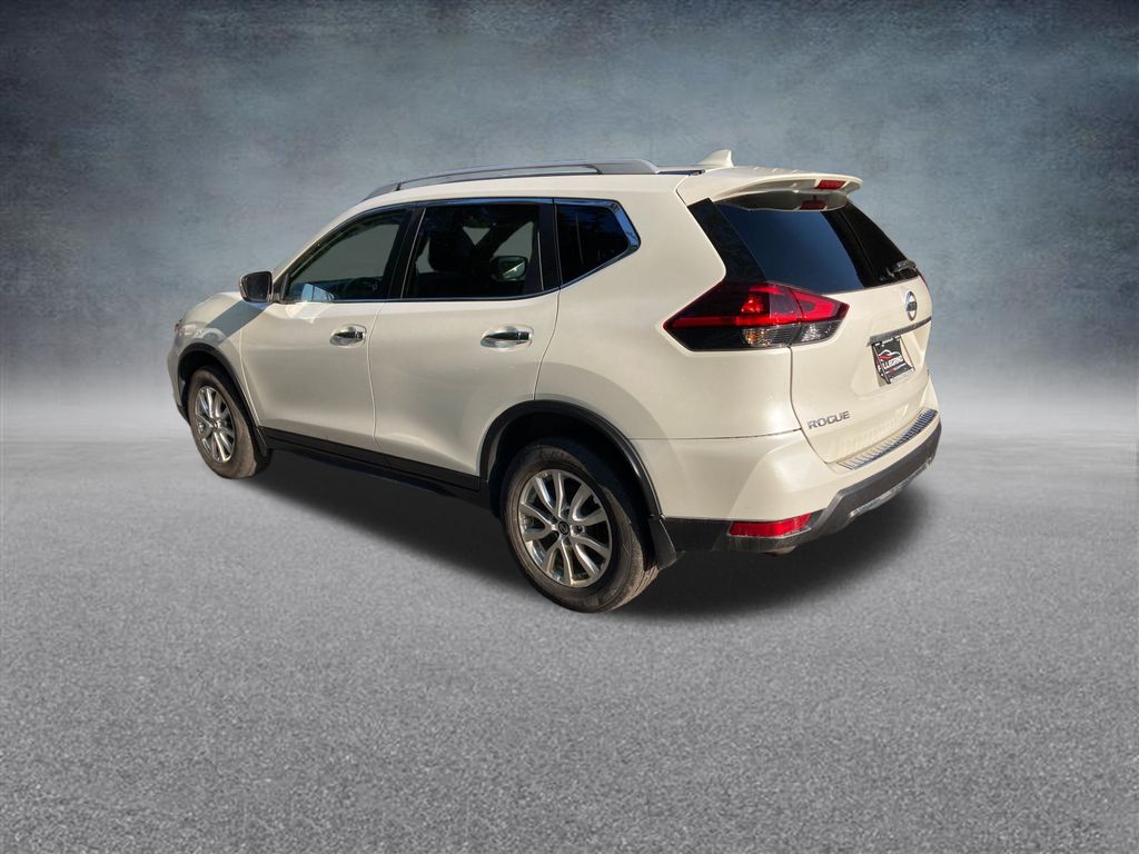 2018 Nissan Rogue SV photo 3
