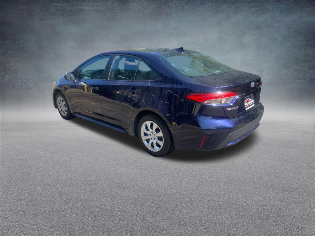 2022 Toyota Corolla LE photo 3