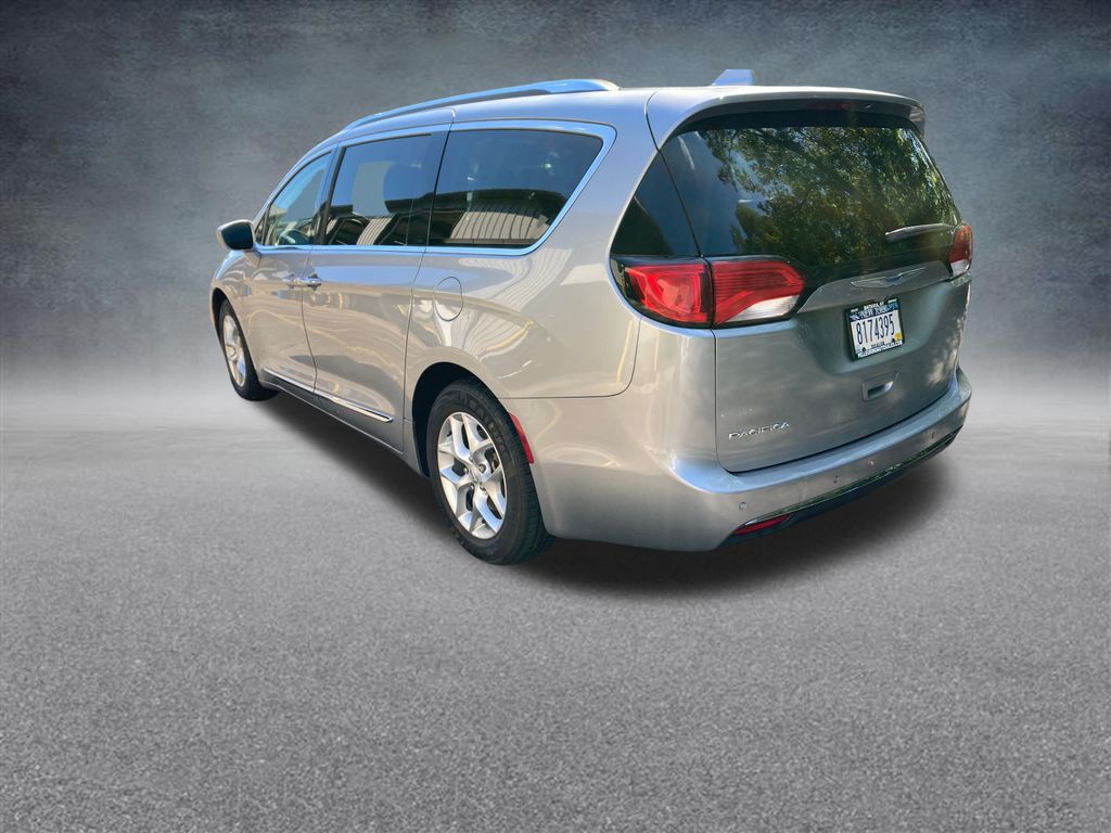 2018 Chrysler Pacifica Touring Plus photo 3