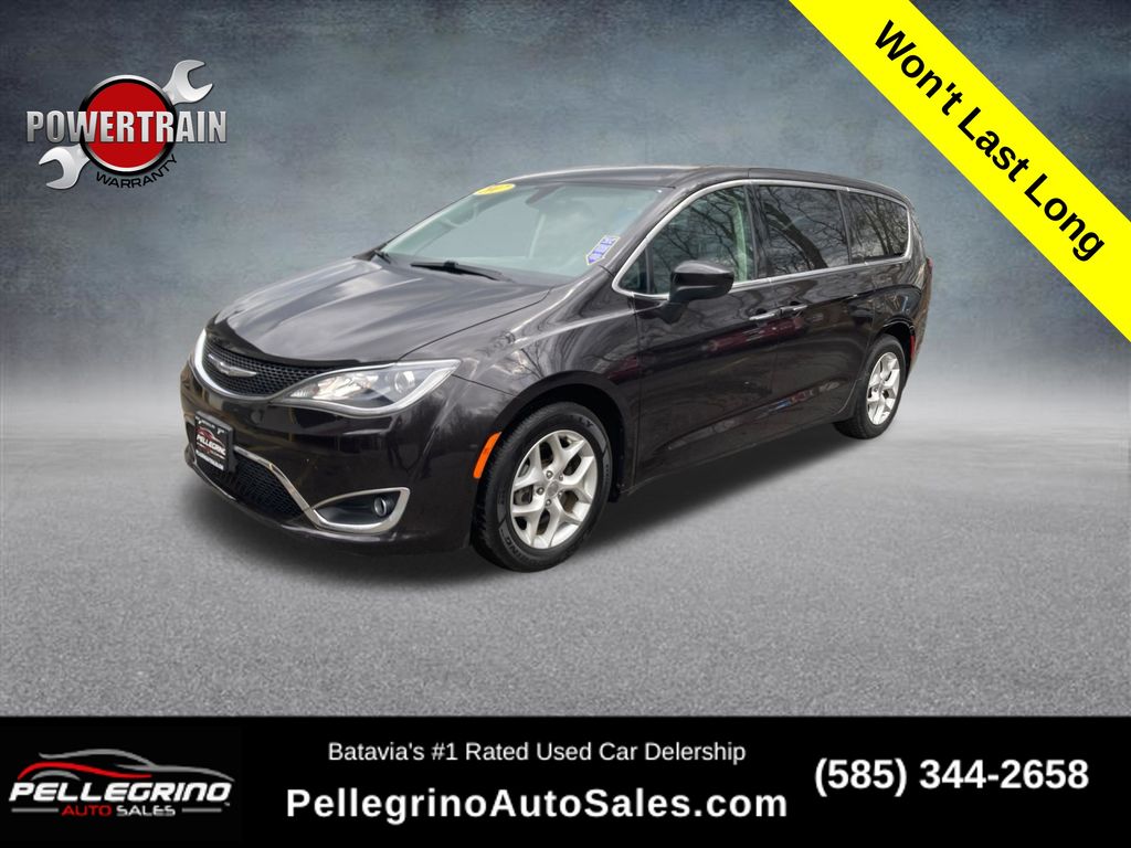 2017 Chrysler Pacifica Touring Plus's photo