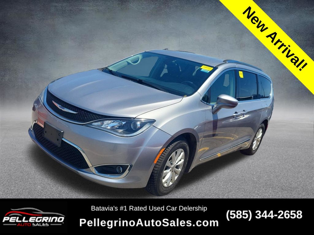 2019 Chrysler Pacifica Touring L's photo