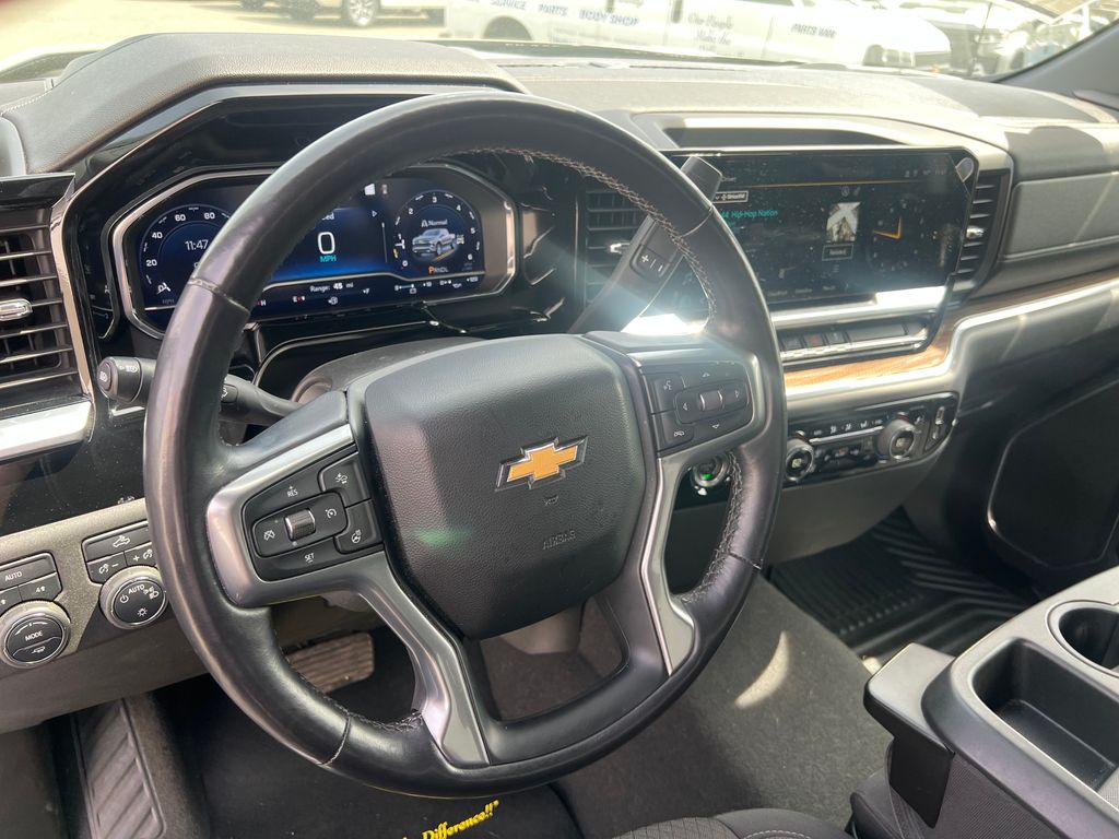 2022 Chevrolet Silverado 1500 LT - Photo 17