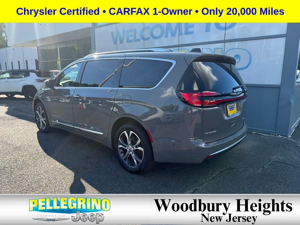 Used 2024 Chrysler Pacifica Pinnacle Minivan/Van