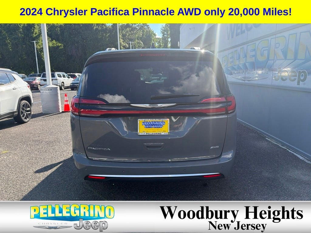 Used 2024 Chrysler Pacifica Pinnacle Minivan/Van