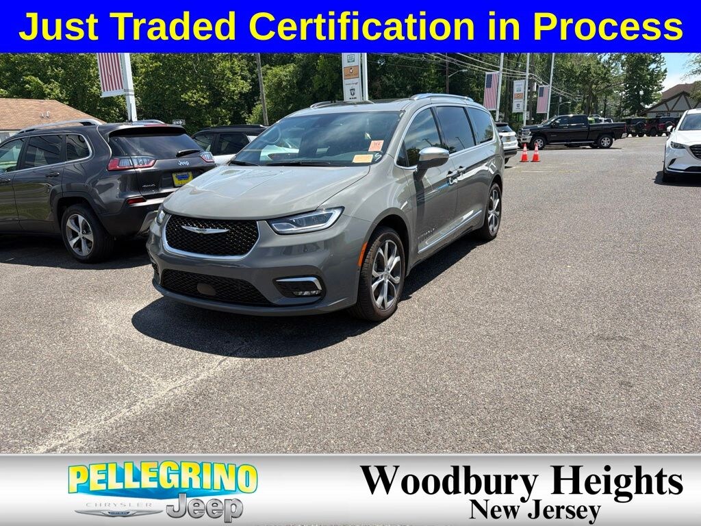 Used 2024 Chrysler Pacifica Pinnacle Minivan/Van