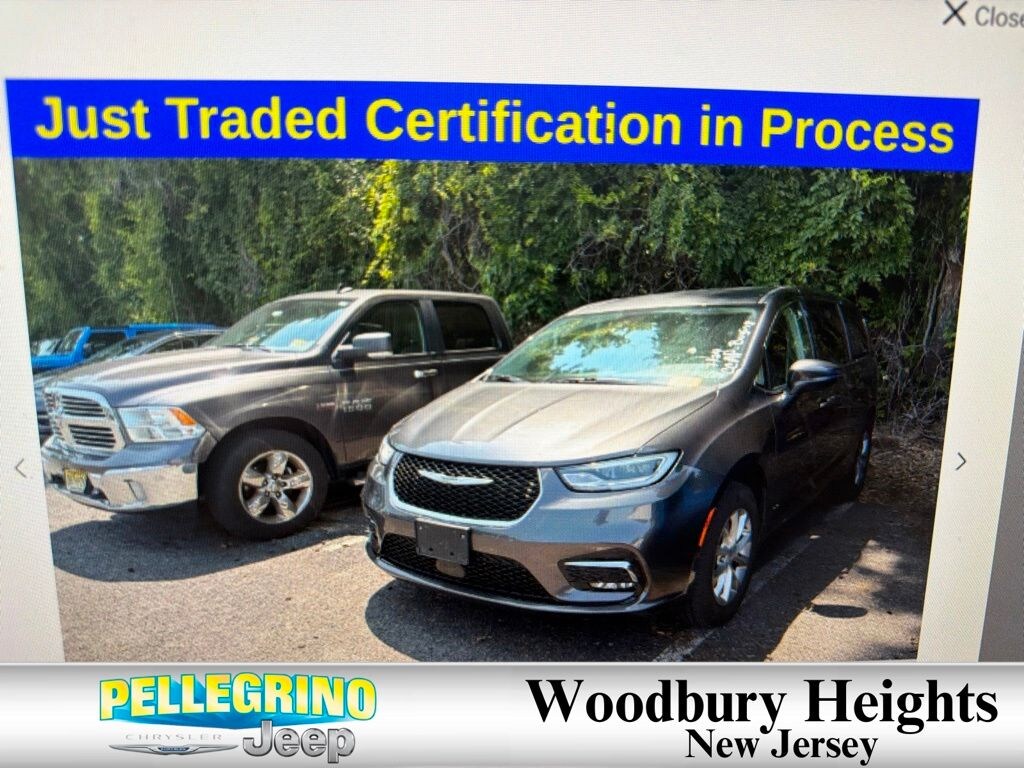 Used 2023 Chrysler Pacifica Touring L Minivan/Van