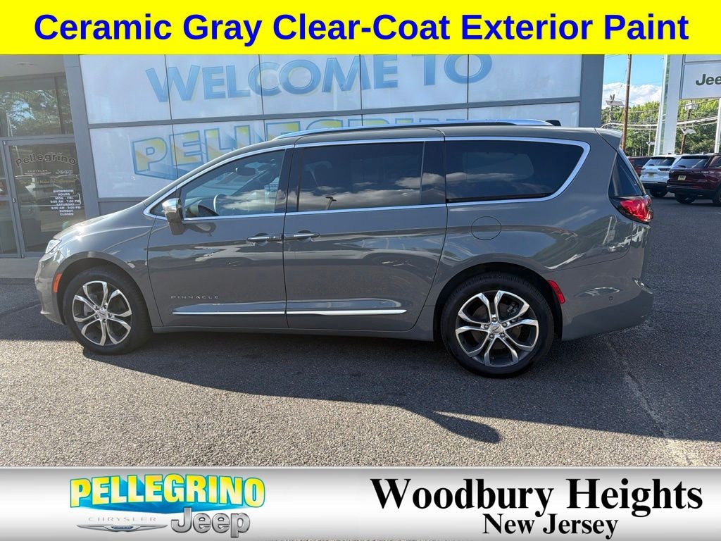 Used 2024 Chrysler Pacifica Pinnacle Minivan/Van