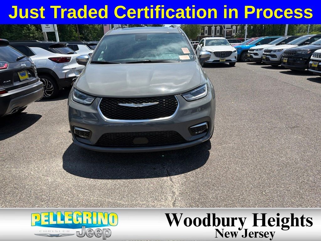 Used 2024 Chrysler Pacifica Pinnacle Minivan/Van