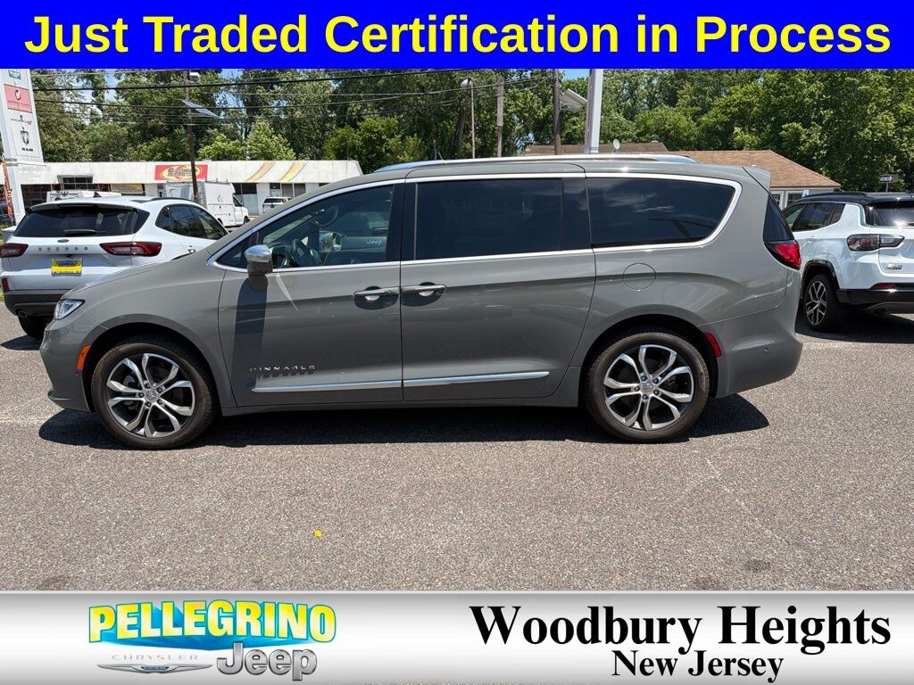 Used 2024 Chrysler Pacifica Pinnacle Minivan/Van