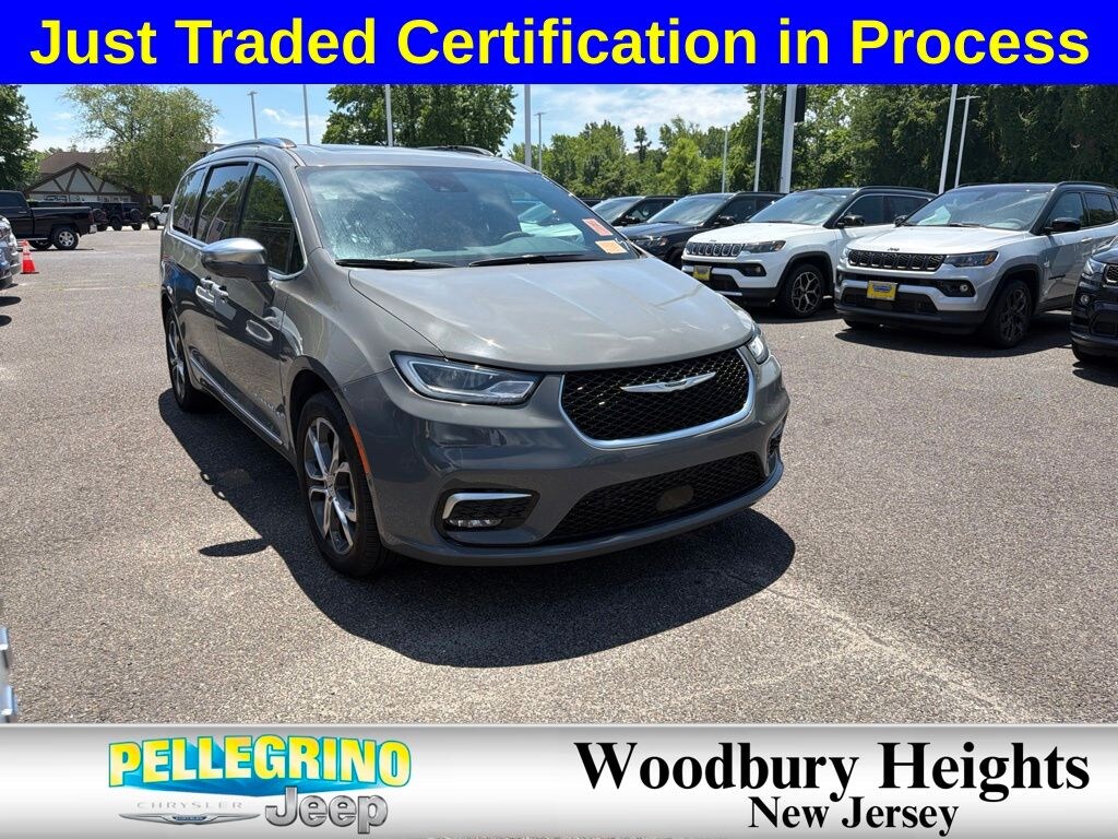 Used 2024 Chrysler Pacifica Pinnacle Minivan/Van