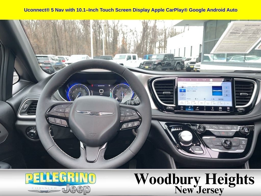 Used 2023 Chrysler Pacifica Limited Minivan/Van