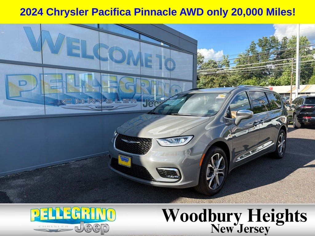 Used 2024 Chrysler Pacifica Pinnacle Minivan/Van
