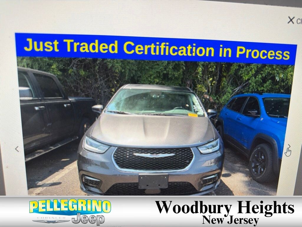 Used 2023 Chrysler Pacifica Touring L Minivan/Van
