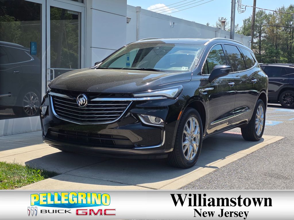 2023 Buick Enclave Essence's photo