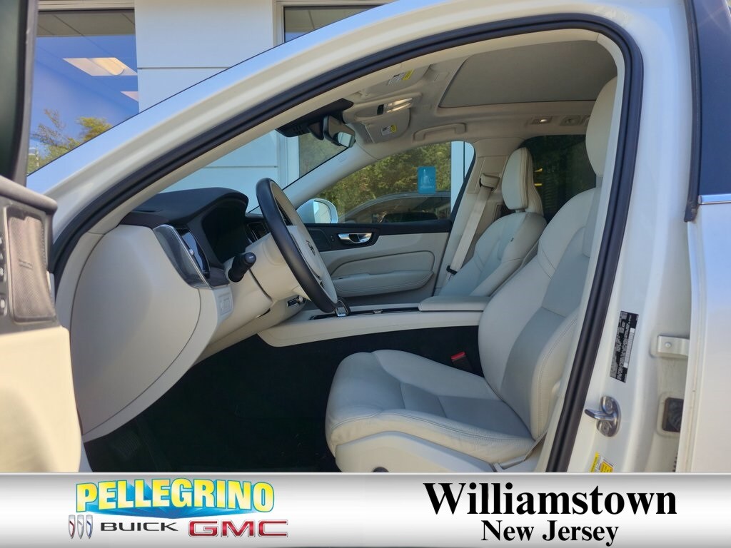Used 2022 Volvo XC60 Recharge Plug-In Hybrid T8 Inscription Expression SUV