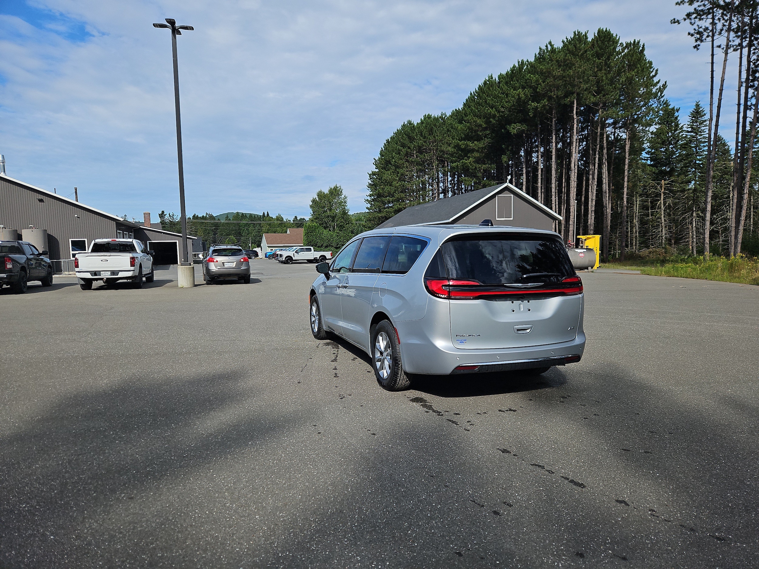 2026 Chrysler Pacifica Select - Photo 7