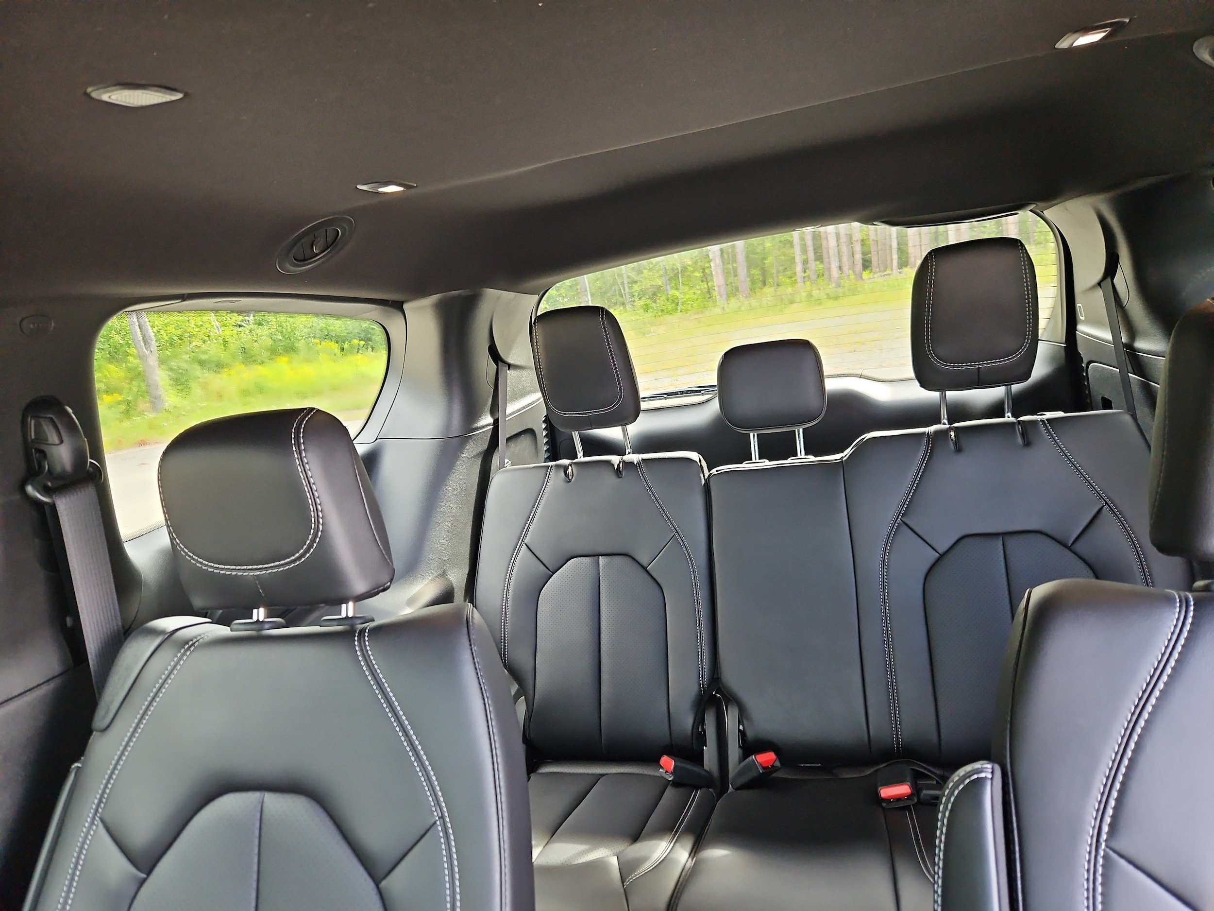 2026 Chrysler Pacifica Select - Photo 10