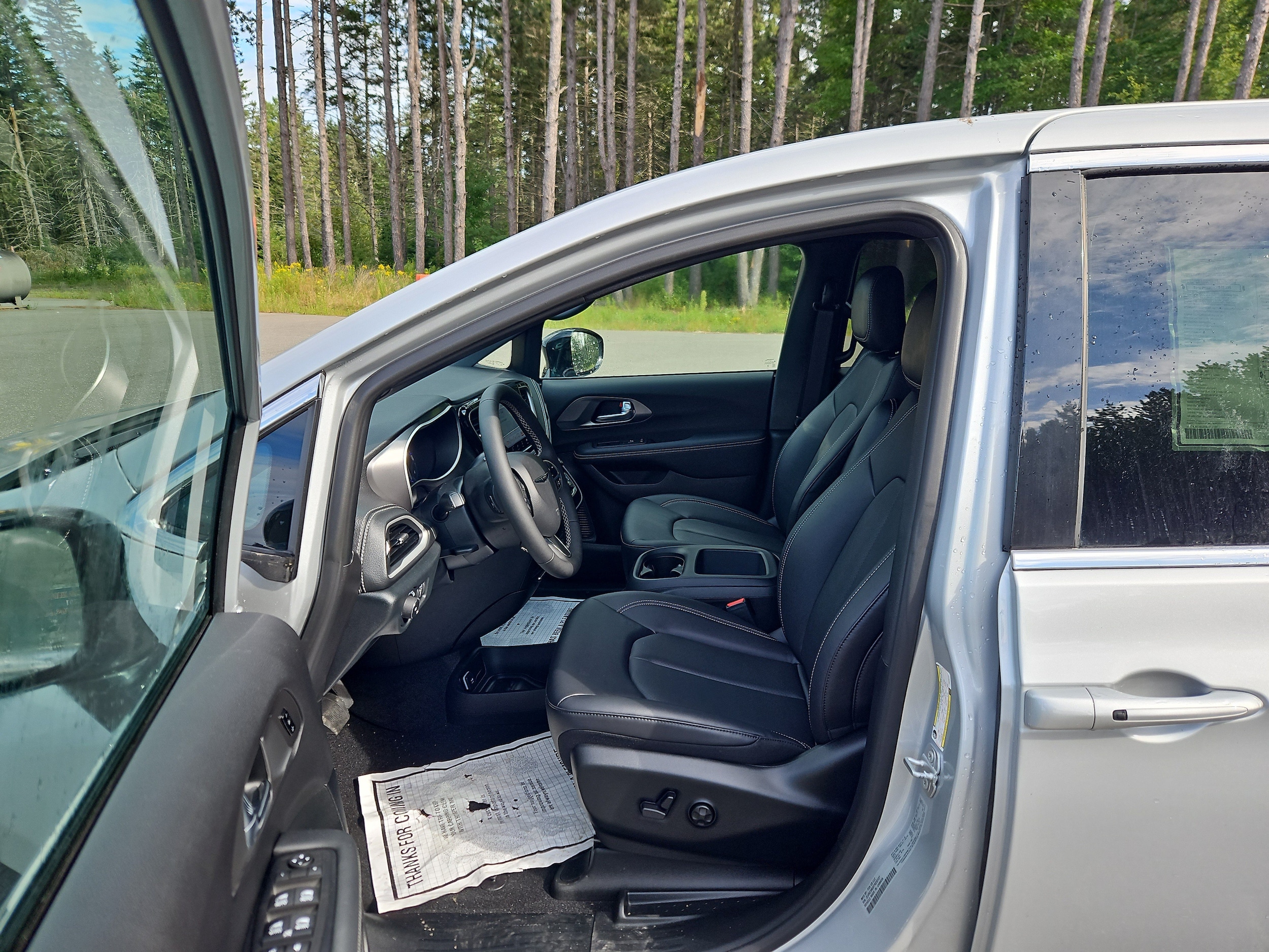2026 Chrysler Pacifica Select - Photo 11