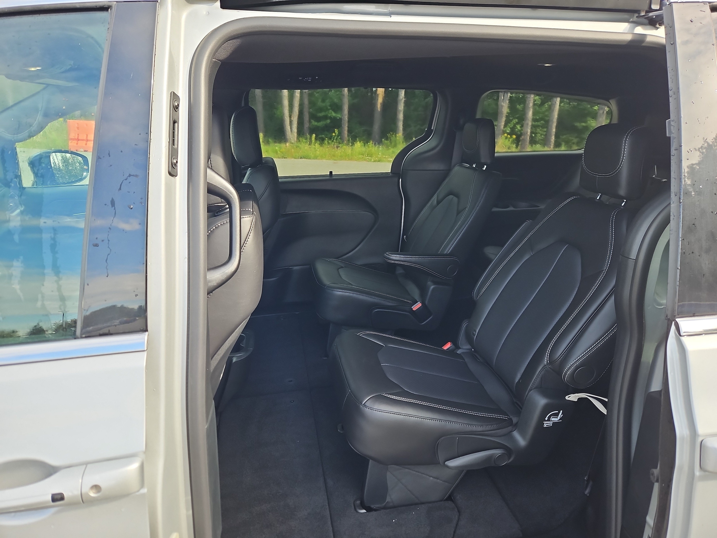 2026 Chrysler Pacifica Select - Photo 9