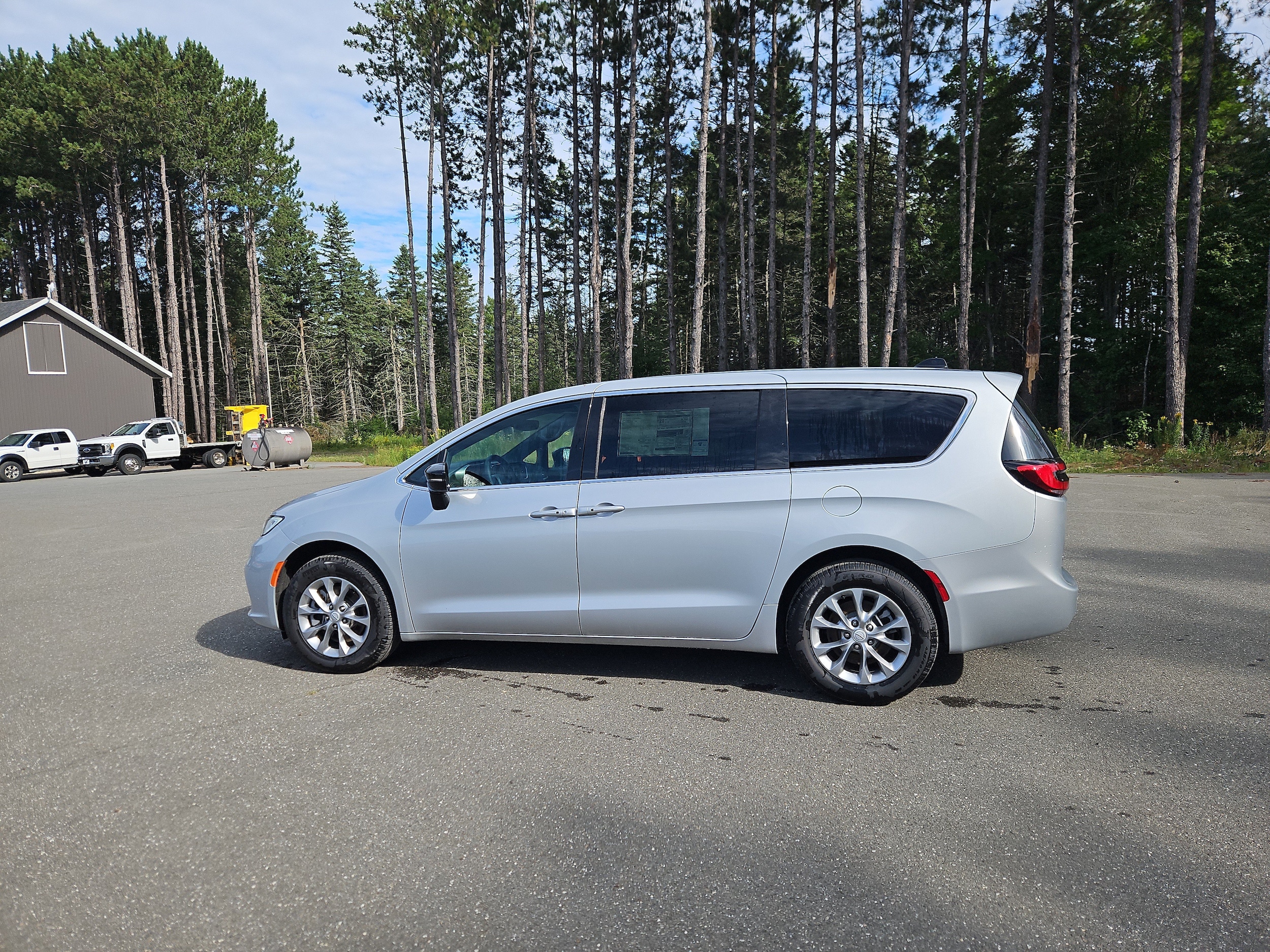 2026 Chrysler Pacifica Select - Photo 8