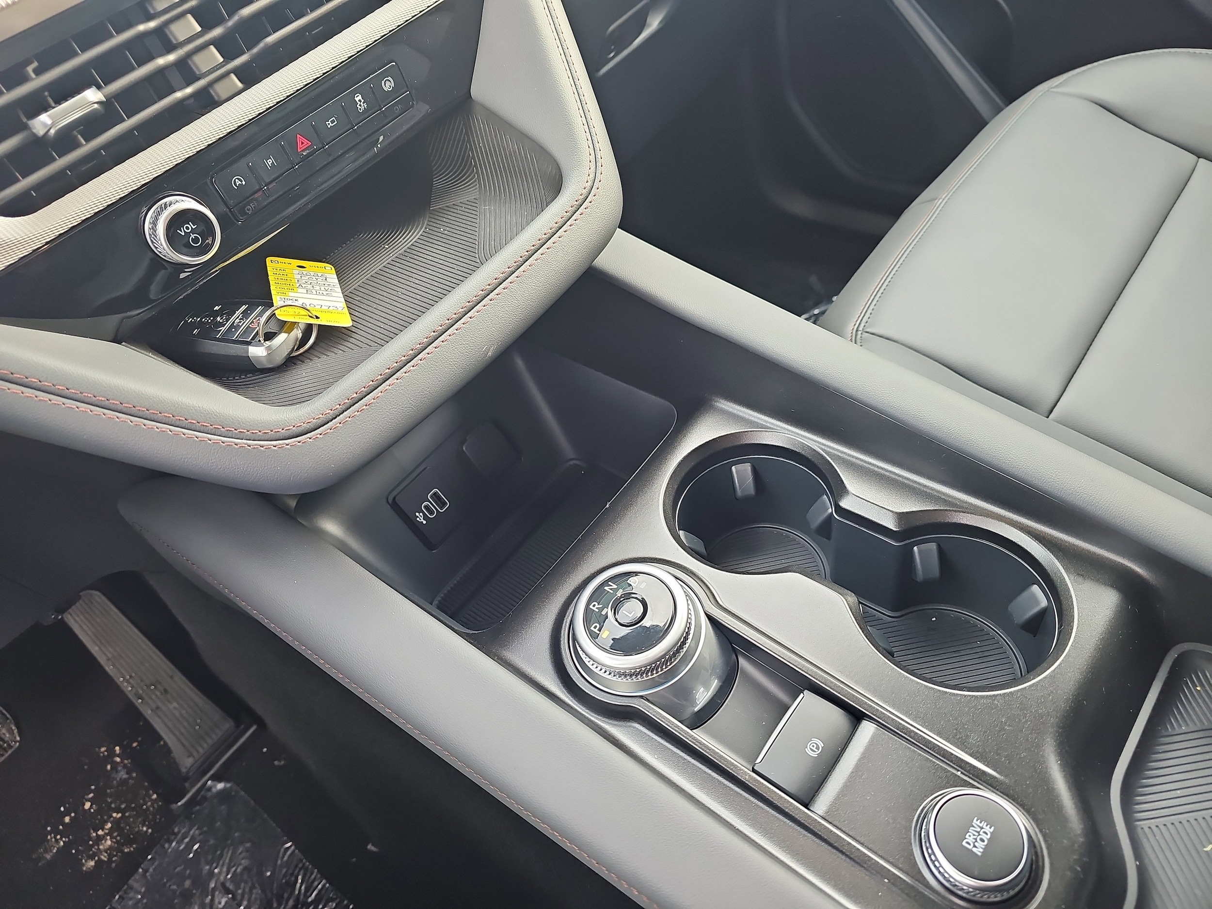2026 Ford Explorer Active - Photo 18