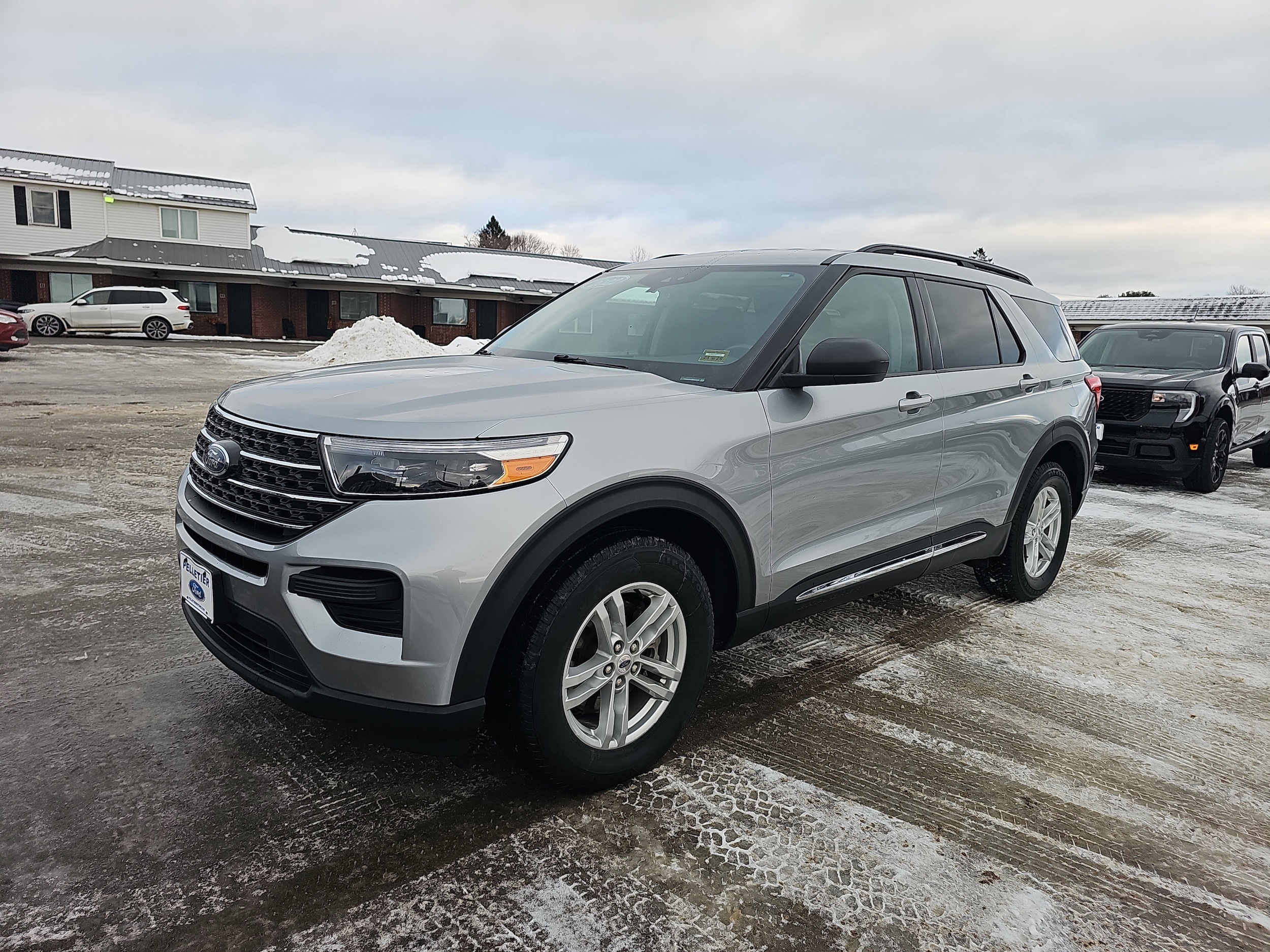 2022 Ford Explorer XLT's photo