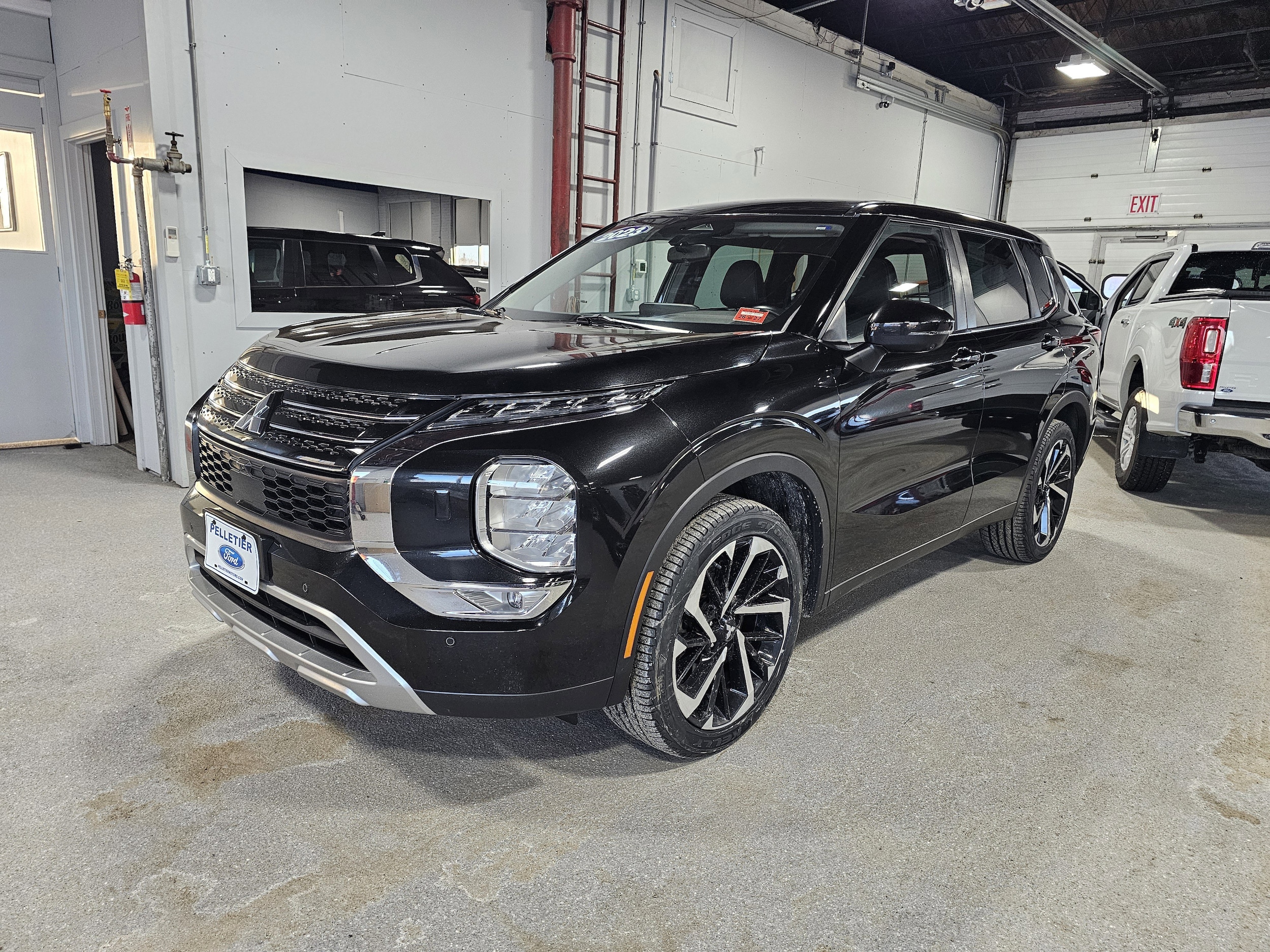 2023 Mitsubishi Outlander SE