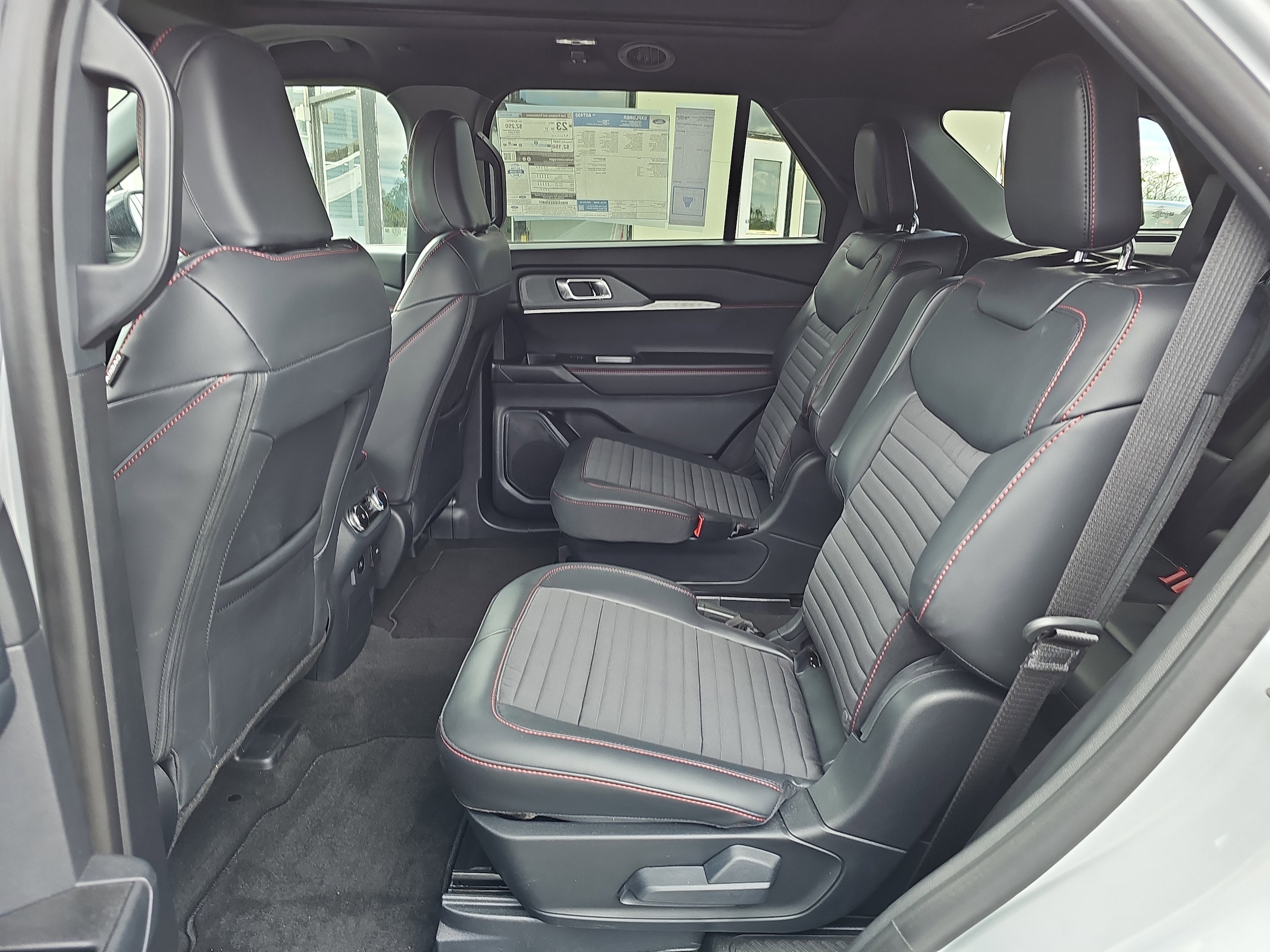2026 Ford Explorer ST-Line - Photo 12