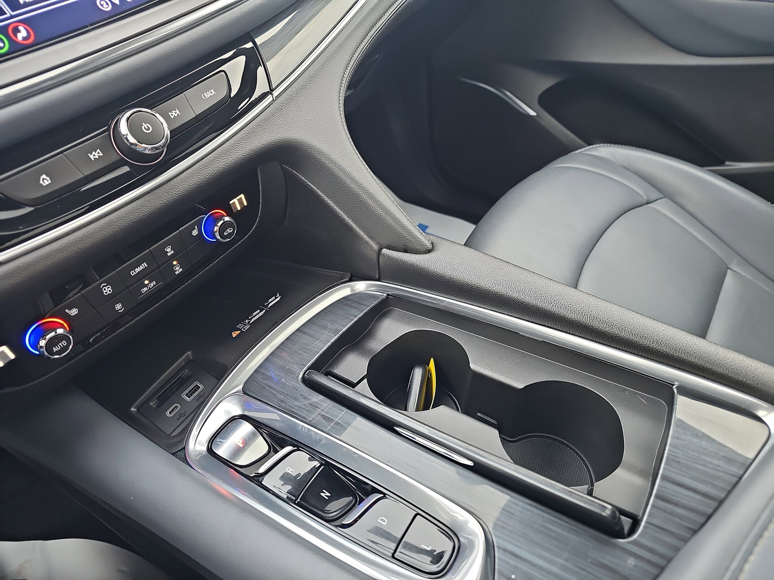 2022 Buick Enclave Essence - Photo 18