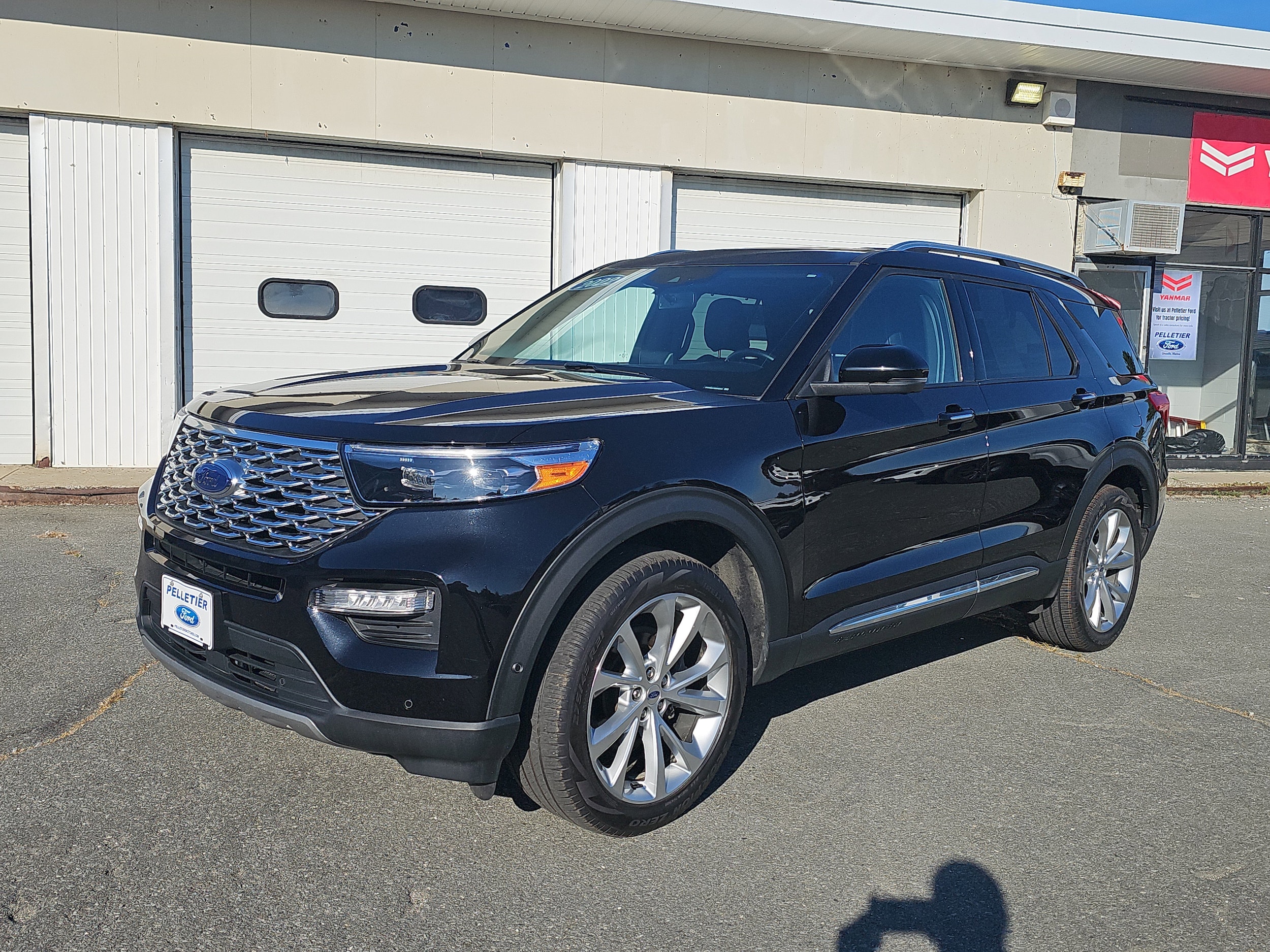 2022 Ford Explorer Platinum's photo