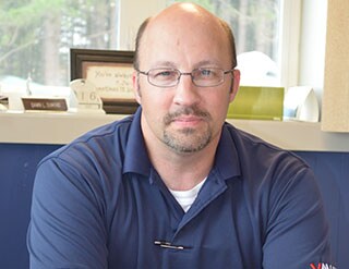 Staff member Glenn Ouellette from ID_040e3190b4c4