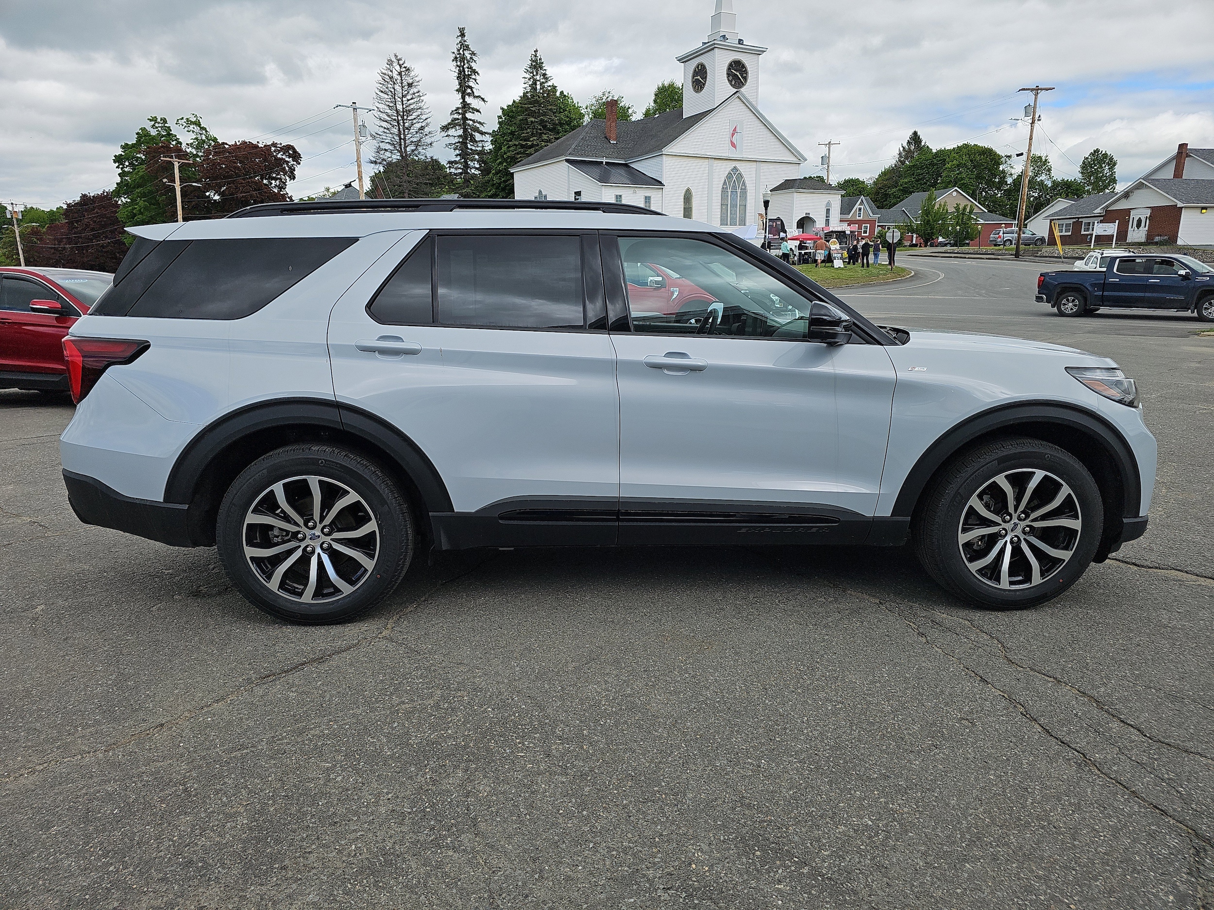 2026 Ford Explorer ST-Line - Photo 9