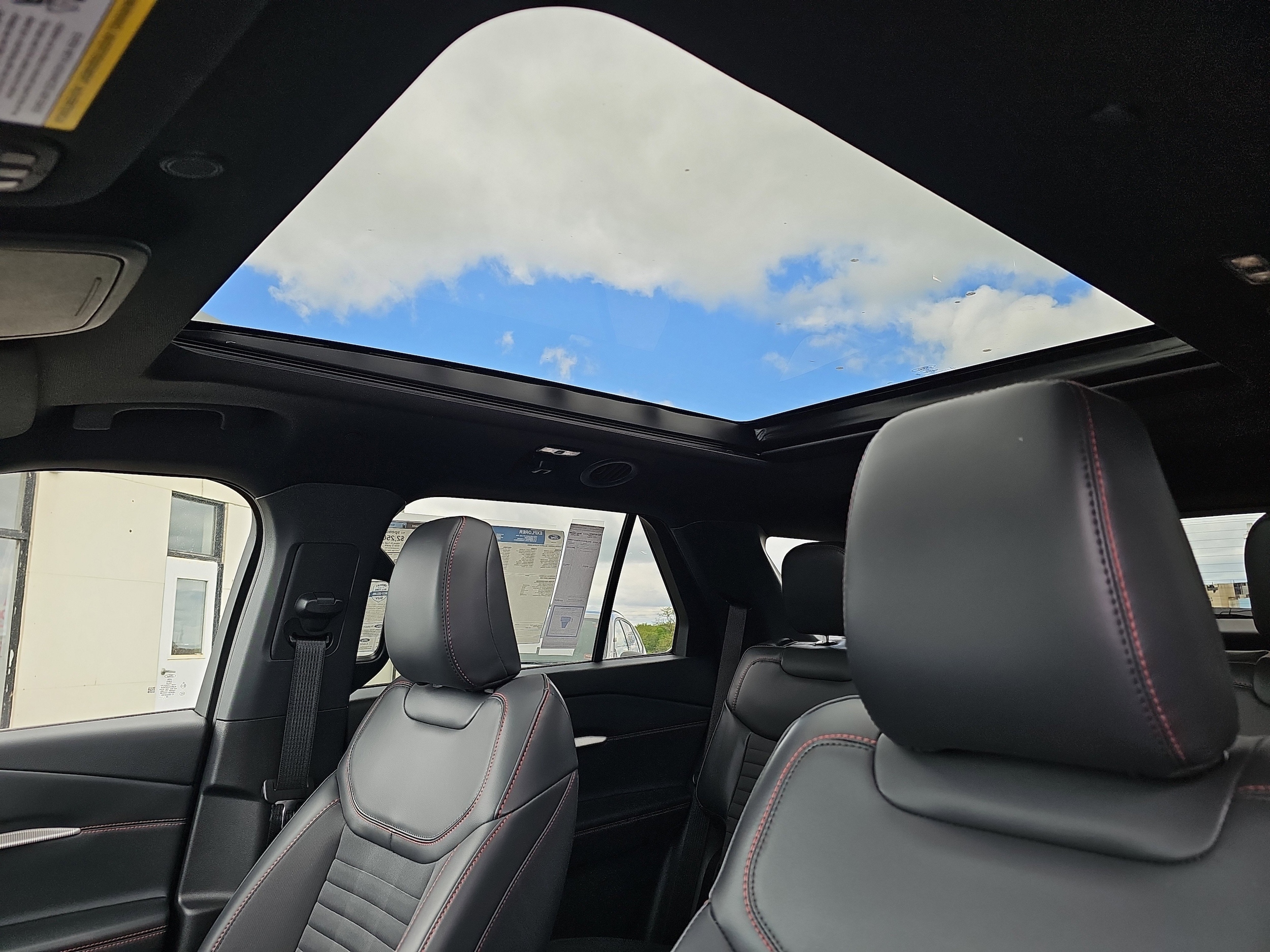 2026 Ford Explorer ST-Line - Photo 17