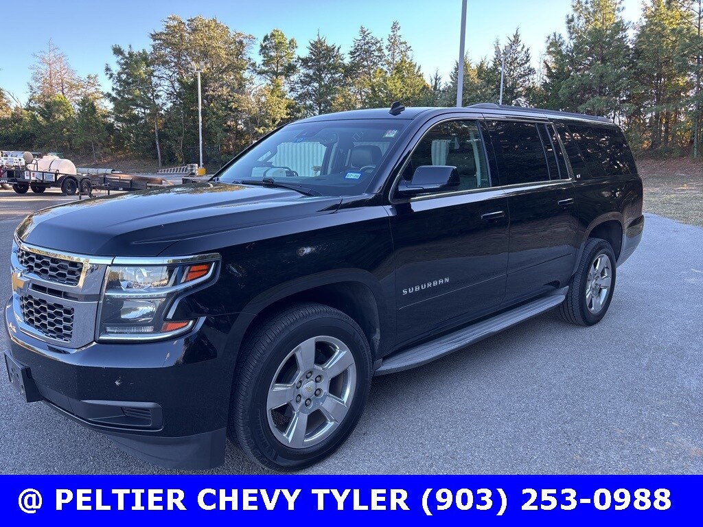 2015 Chevrolet Suburban LT photo 3