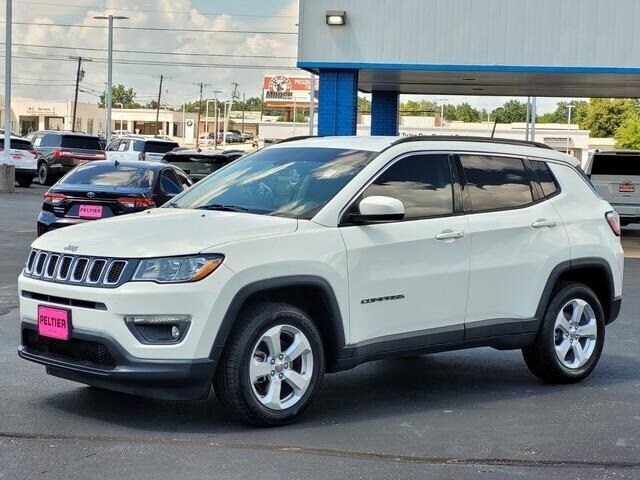 2017 Jeep Compass Latitude photo 2