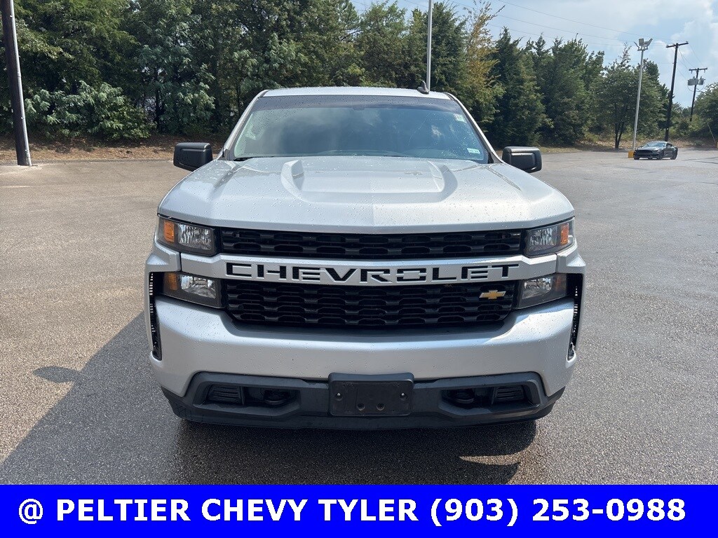 2019 Chevrolet Silverado 1500 Custom photo 2