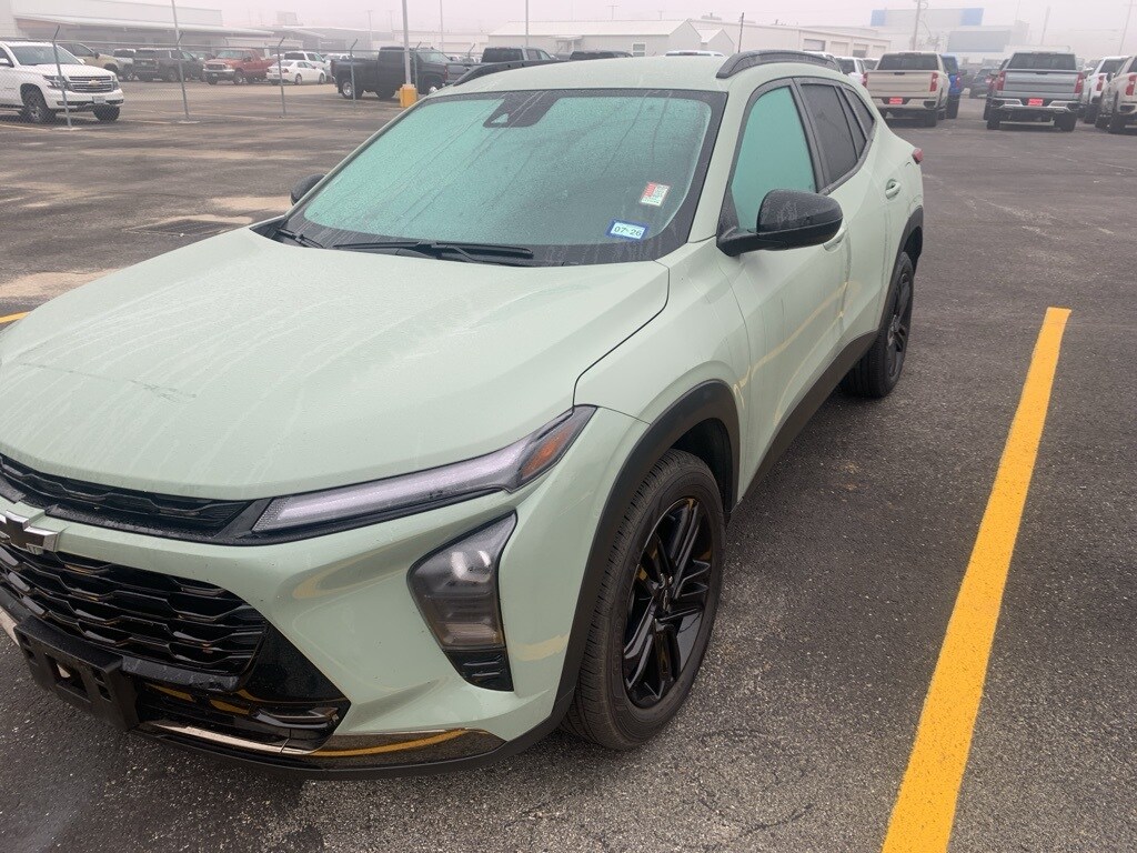 Used 2025 Chevrolet Trax Activ SUV