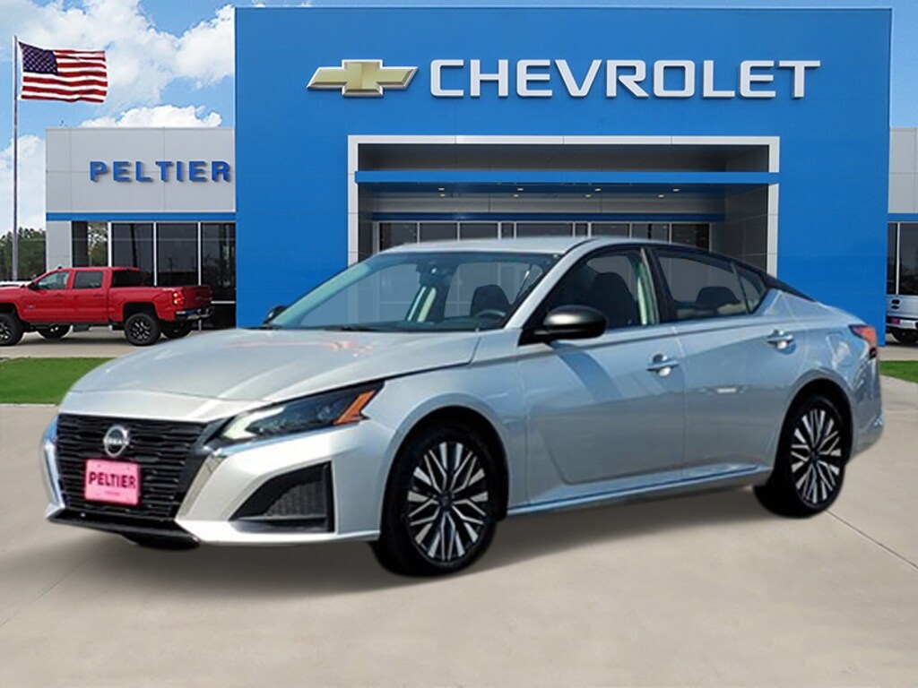 Used 2024 Nissan Altima 2.5 SV Sedan