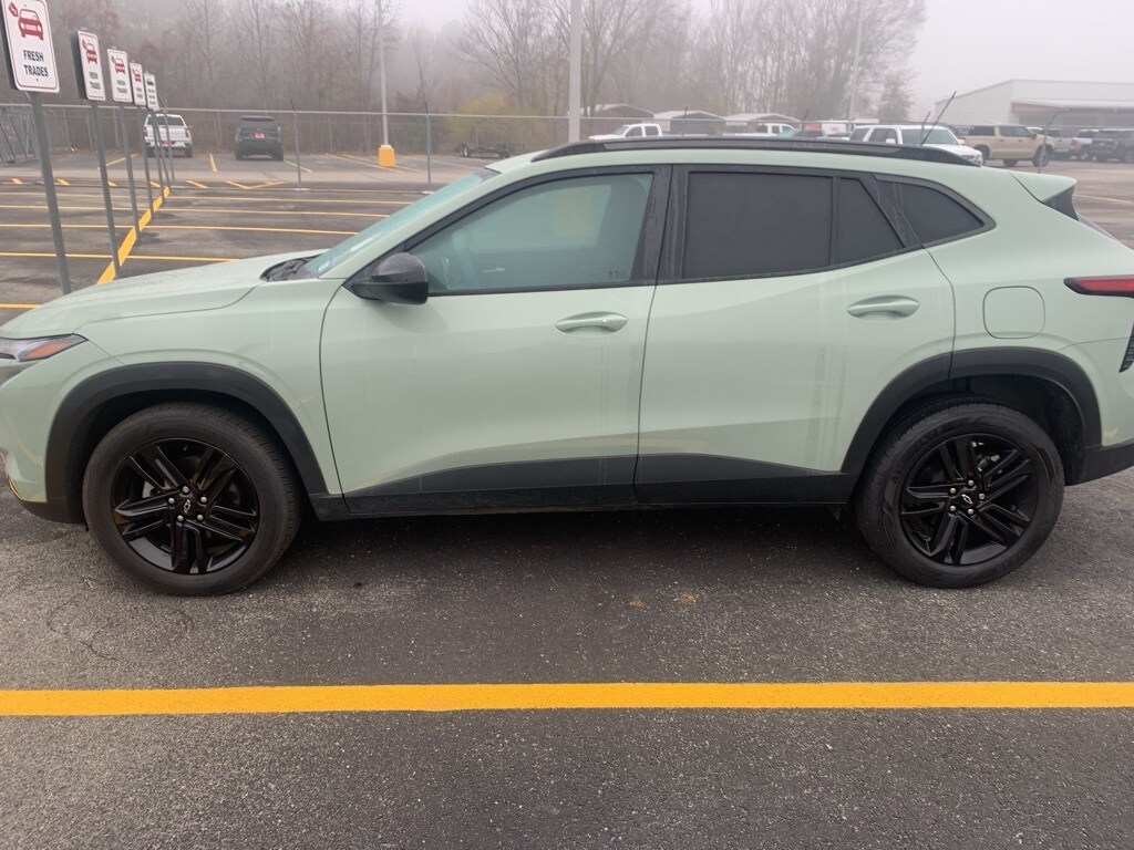 Used 2025 Chevrolet Trax Activ SUV