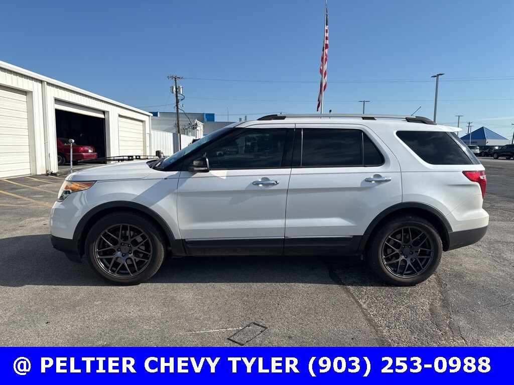 2014 Ford Explorer XLT photo 2