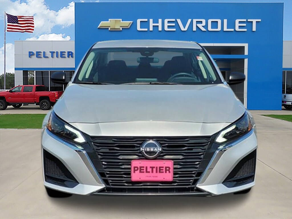 Used 2024 Nissan Altima 2.5 SV Sedan