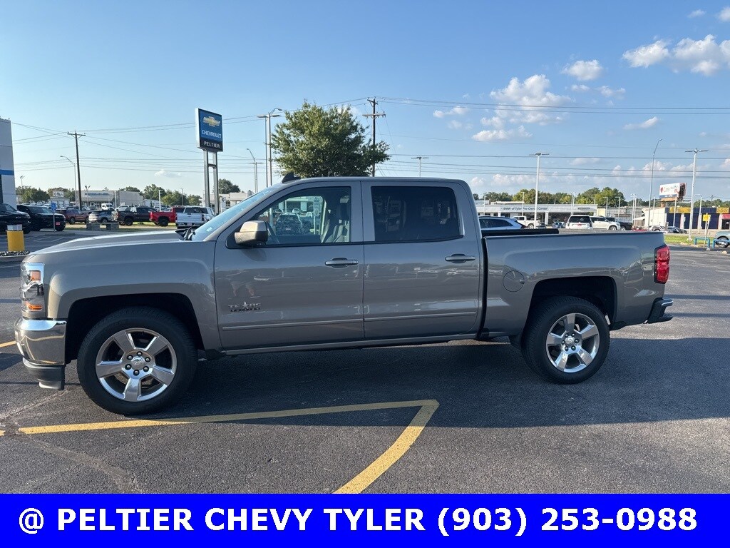 2017 Chevrolet Silverado 1500 LT photo 2