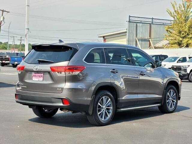 2019 Toyota Highlander SE photo 3