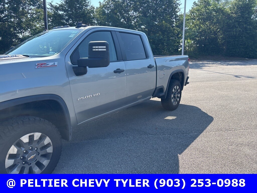 2025 Chevrolet Silverado 2500HD Custom photo 3