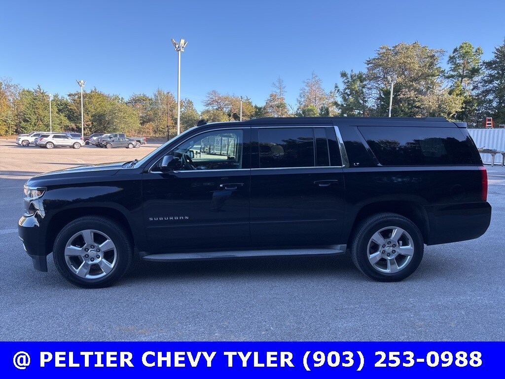 2015 Chevrolet Suburban LT photo 4