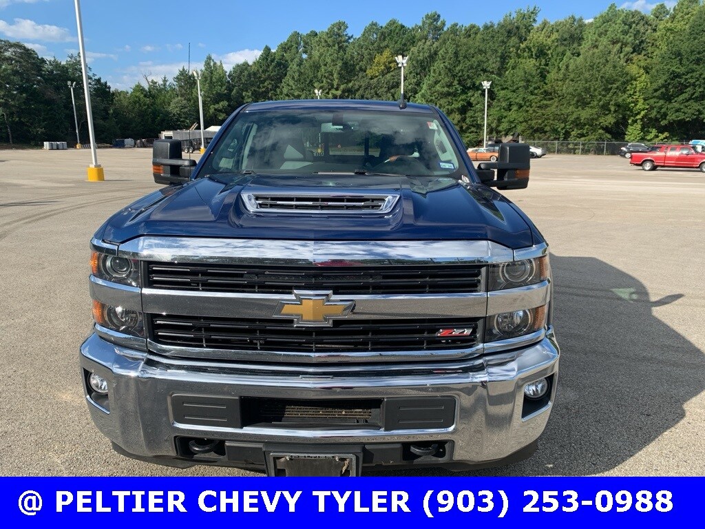 2017 Chevrolet Silverado 2500HD LT photo 2