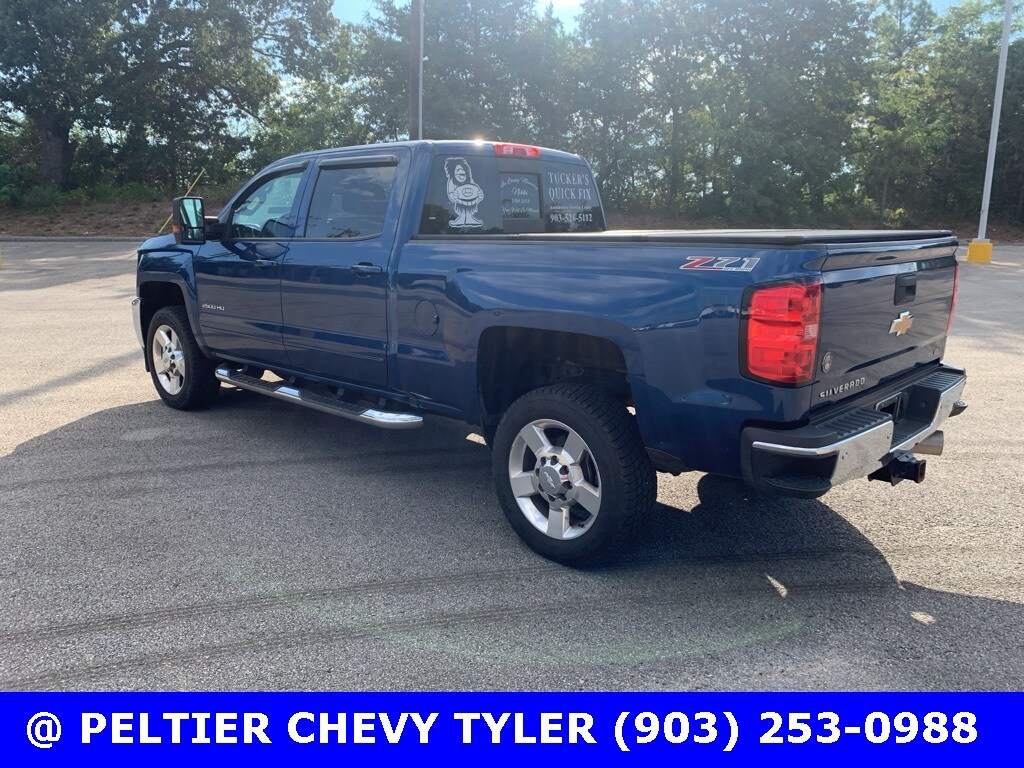 2017 Chevrolet Silverado 2500HD LT photo 4