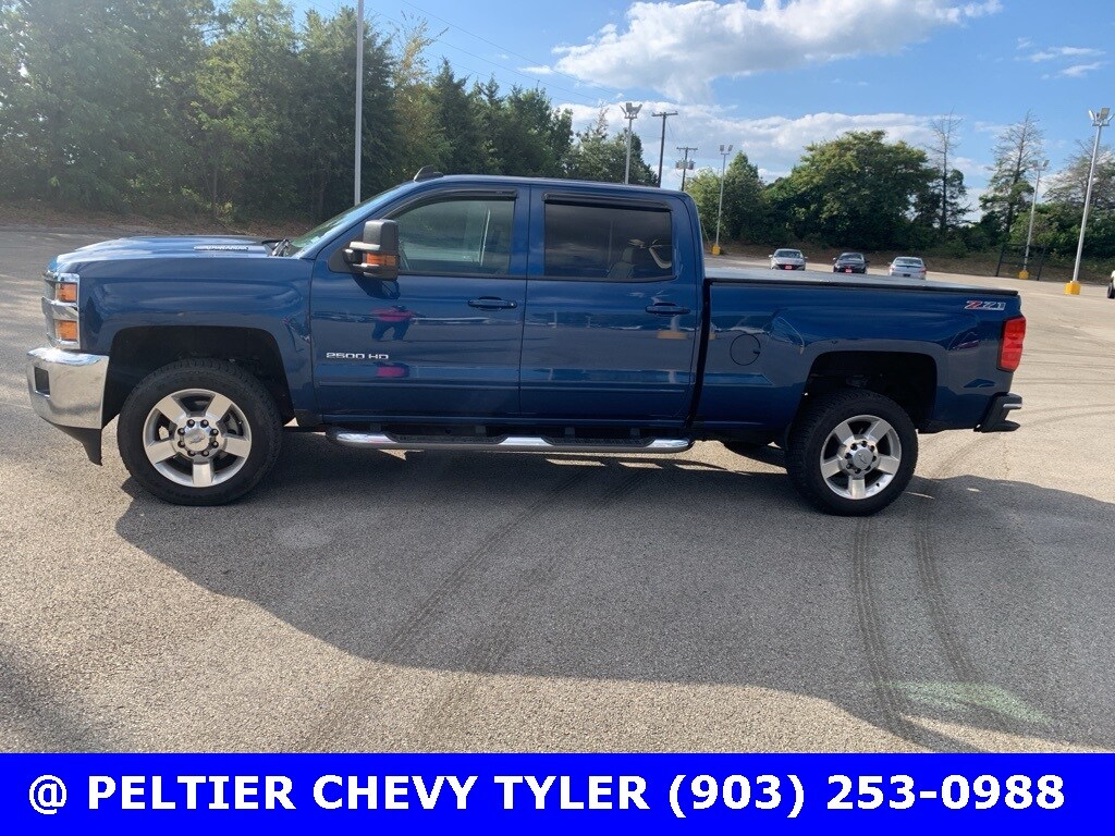 2017 Chevrolet Silverado 2500HD LT photo 3