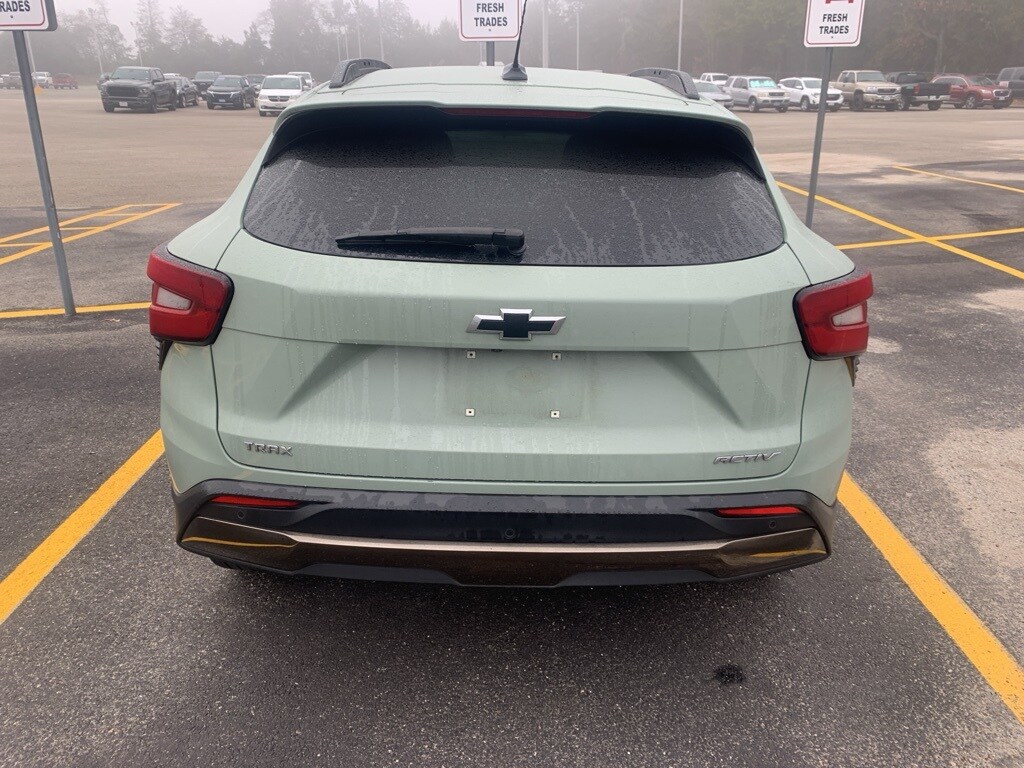 Used 2025 Chevrolet Trax Activ SUV